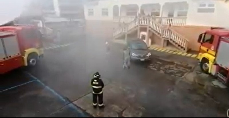 pareja bomberos