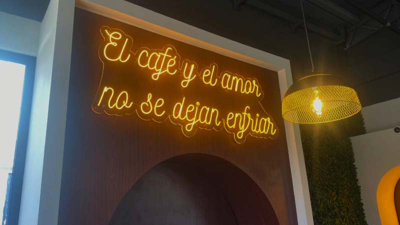 Una de las frases que está en la pared de Cafetini.