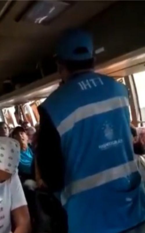 inspector de IHTT aprovechándose de migrantes