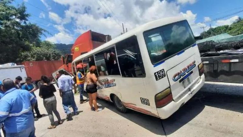 Las autoridades llegaron a la zona para deducir responsabilidades.