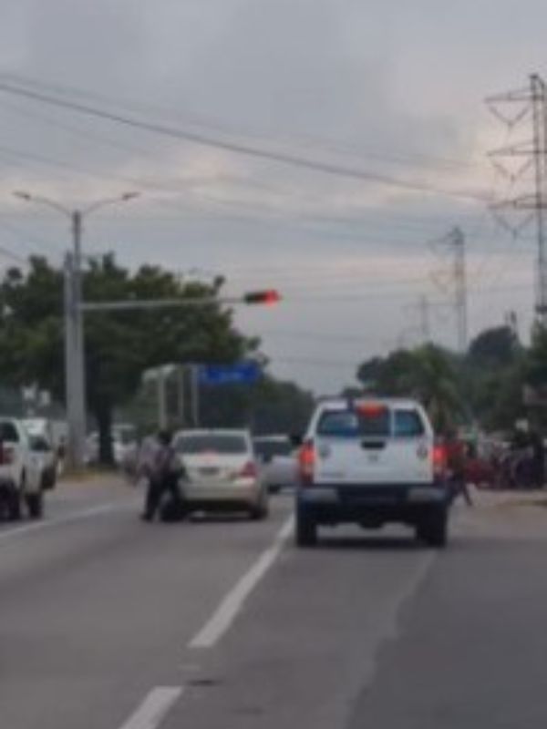 busero huye de patrulla