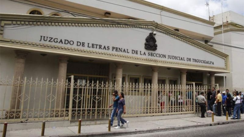 medidas sustitutivas a Roy Santos