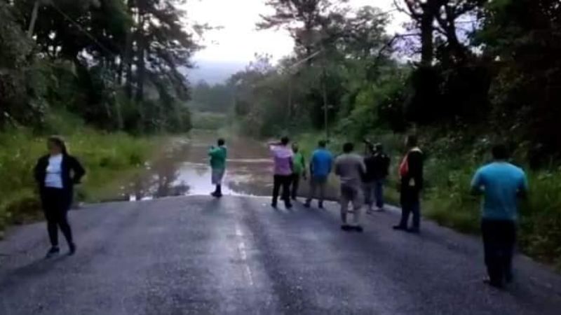 Desborda el Lago de Yojoa