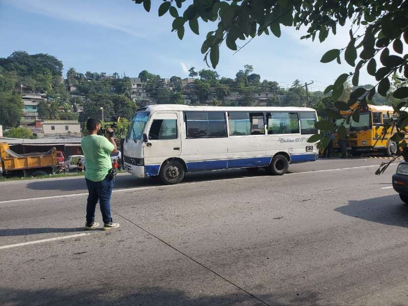 Esta es la unidad en la que se movilizaba el ayudante, con el conductor que falleció.