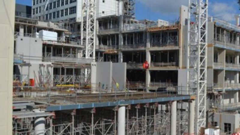 construcción de hospitales