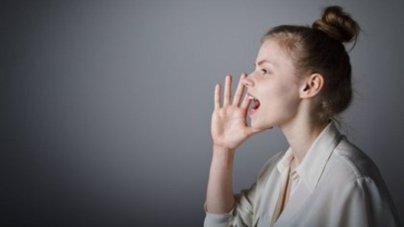 cambia la voz en la menstruación