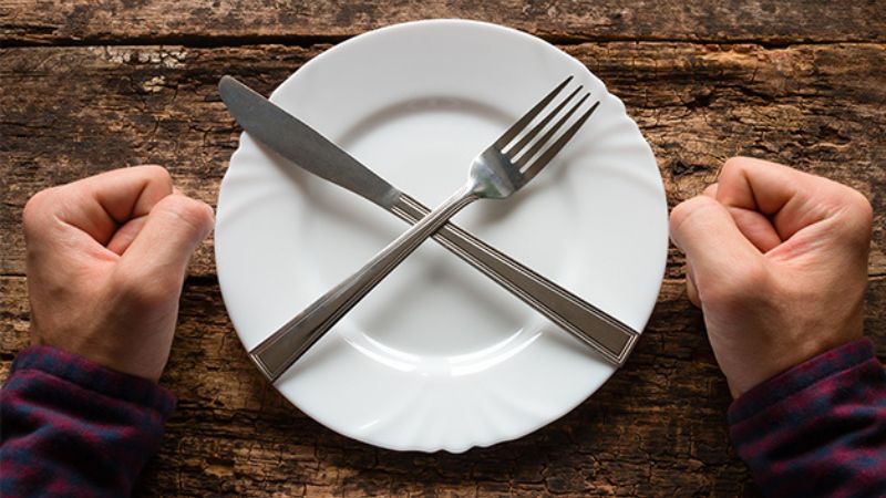 Aguantarse el hambre