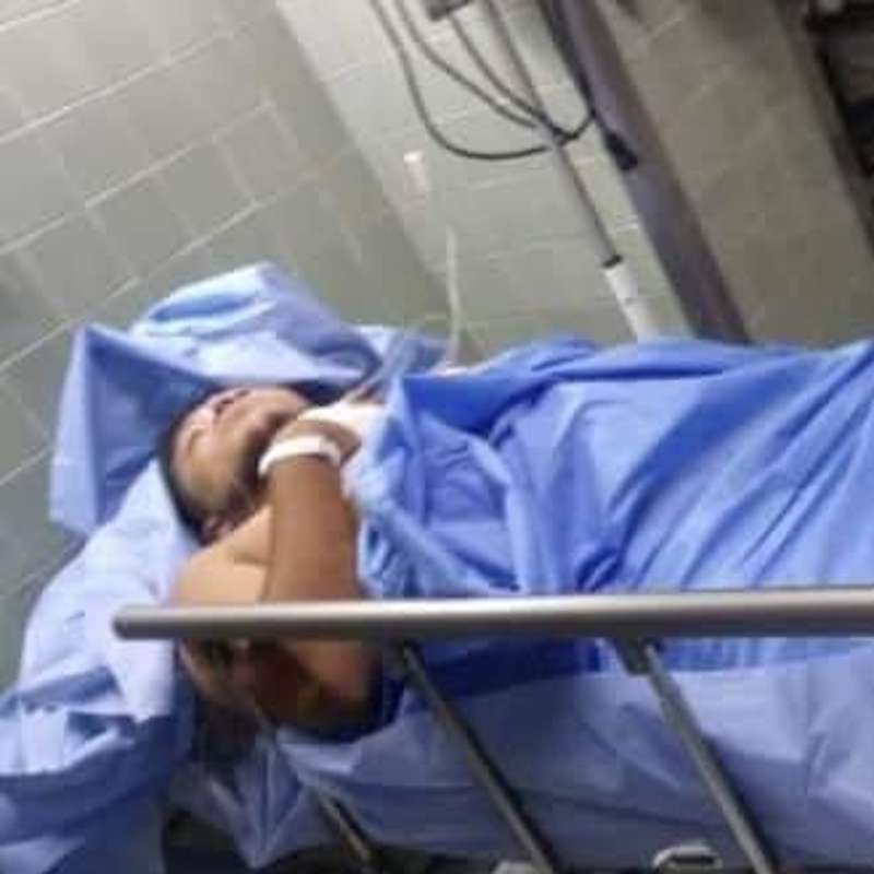 El joven logró sobrevivir pero los gastos se elevan y sus parientes no tienen suficiente dinero.