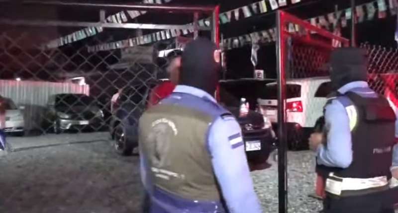 Asaltantes roban en autolote de SPS