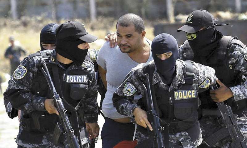 Momento del traslado de Carlos Arnaldo "El Negro" Lobo.