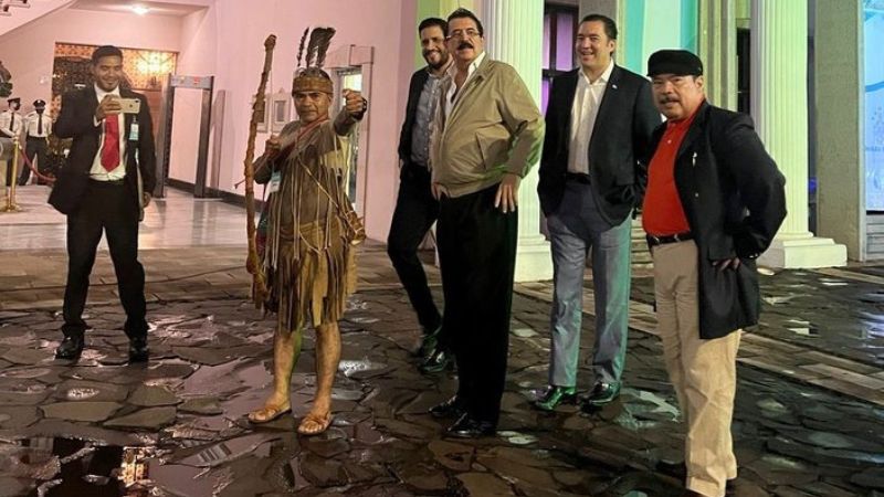 hondureño vestido de indio