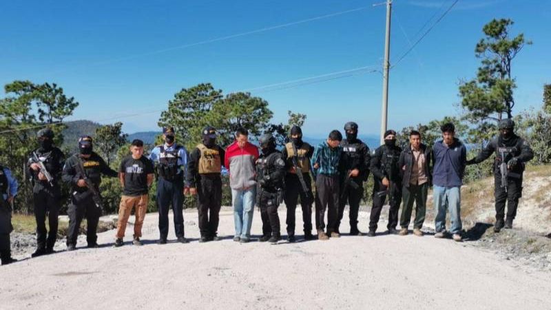 captura de salvadoreños