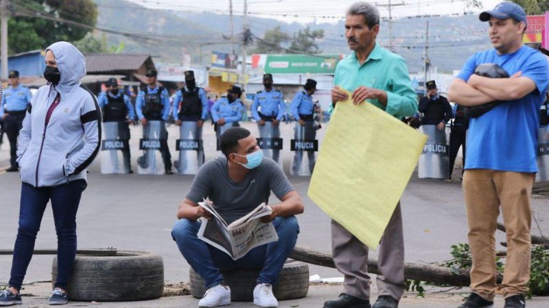 Aldana a comerciantes en Perisur