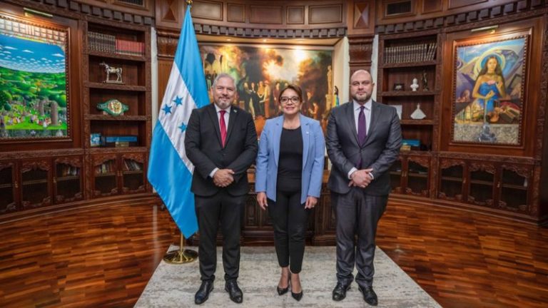 Juramentación de embajador