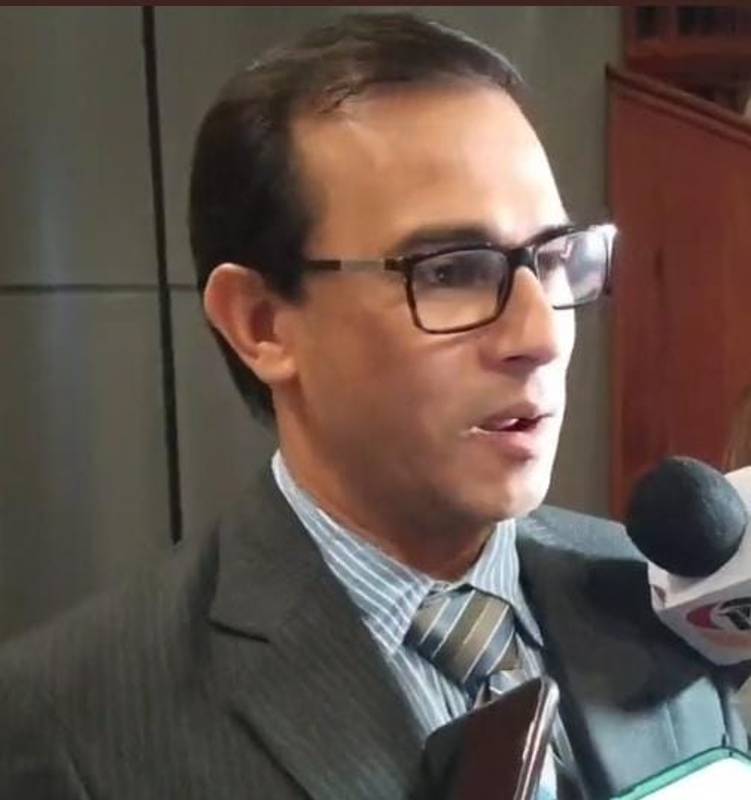 René Velásquez Díaz hijo
