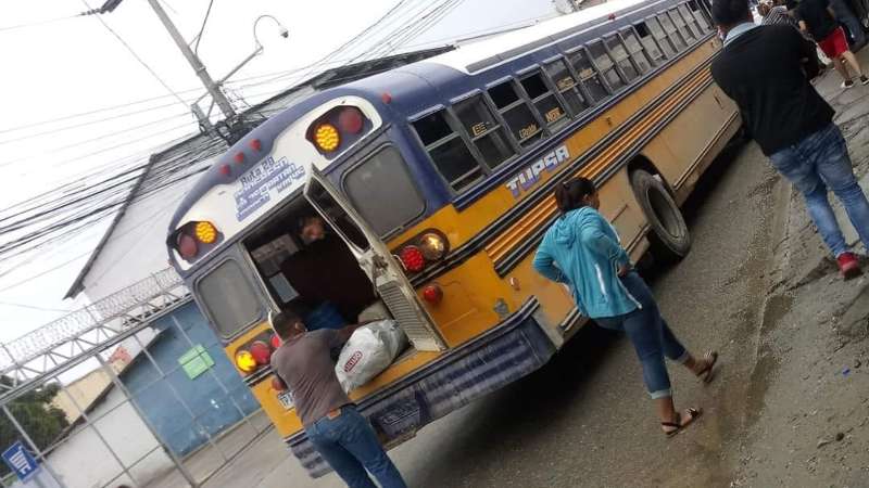 Mujer da a luz en autobús
