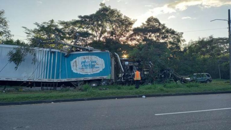 Accidente de rastra en Villanueva