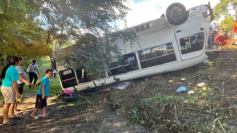 volcamiento de bus en Santa Bárbara