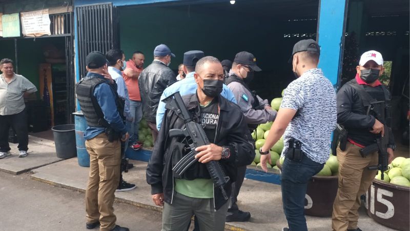 Ministro de seguridad recorre mercados