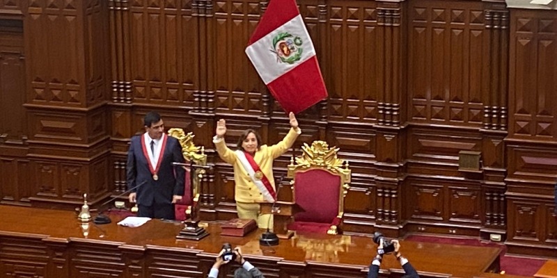 Dina Boluarte presidenta de Perú