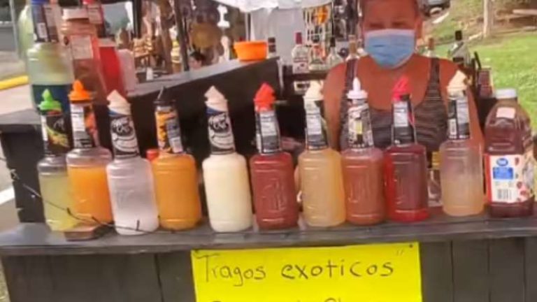 Hondureña que vende tragos exóticos